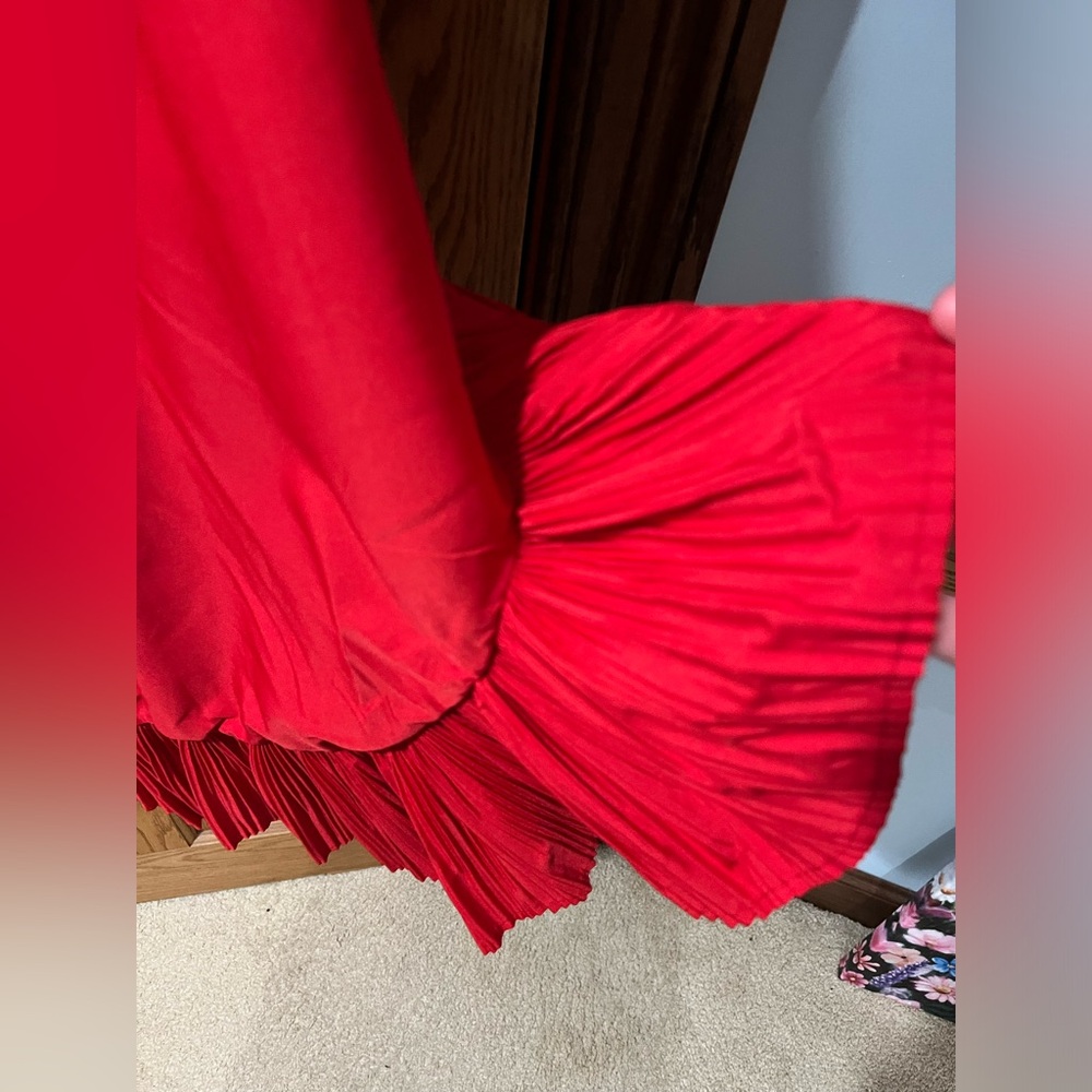 Red Ruffle high low - Picture 4 of 4